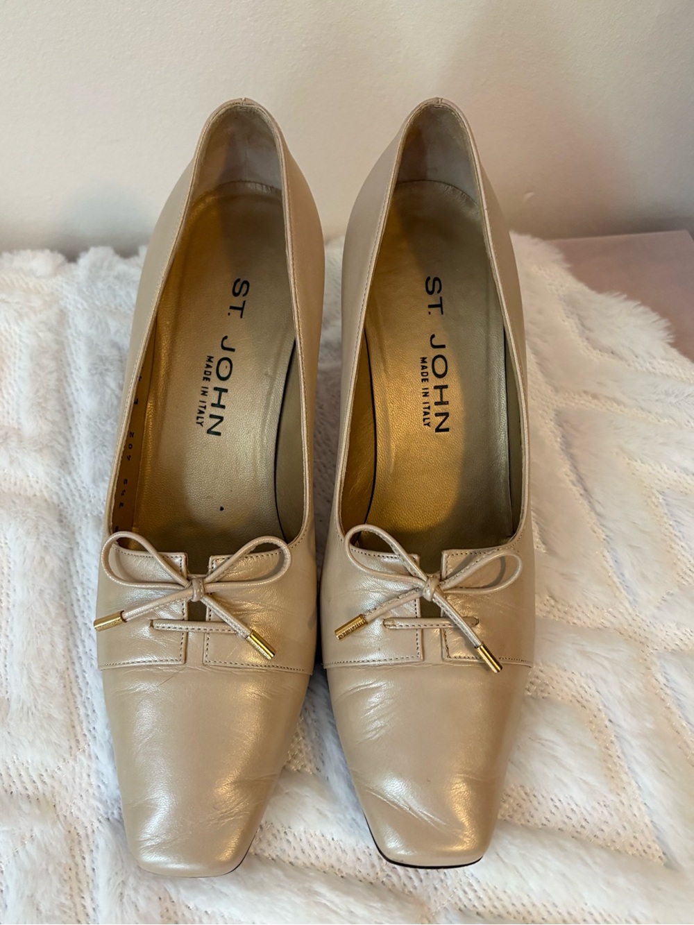 Quiet Luxury Vintage St.John Made in Italy  Metallic Champagne Leather Pump -7.5